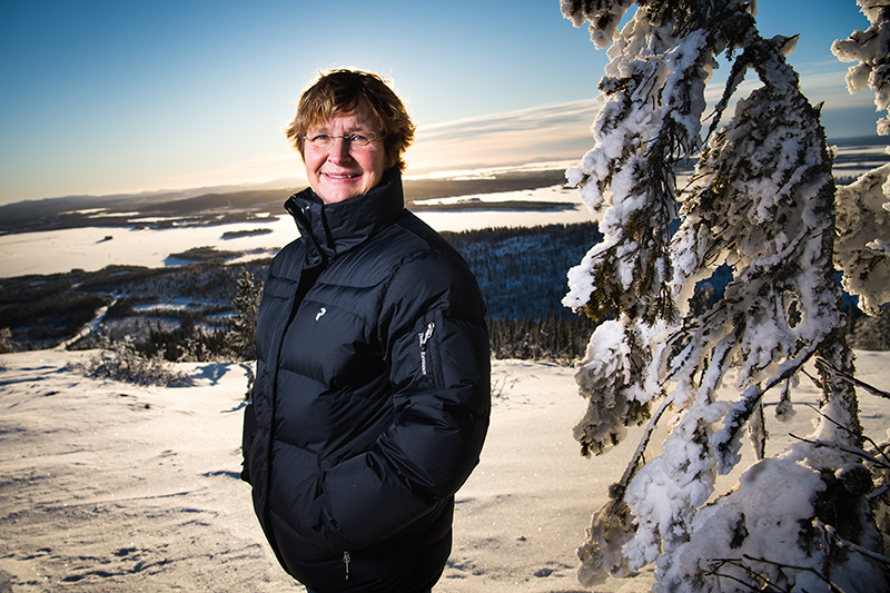 Britta Flinkfeldt, kommunalråd i Arjeplog, på  fjället Galtispuoda. För Dagens Samhälle.